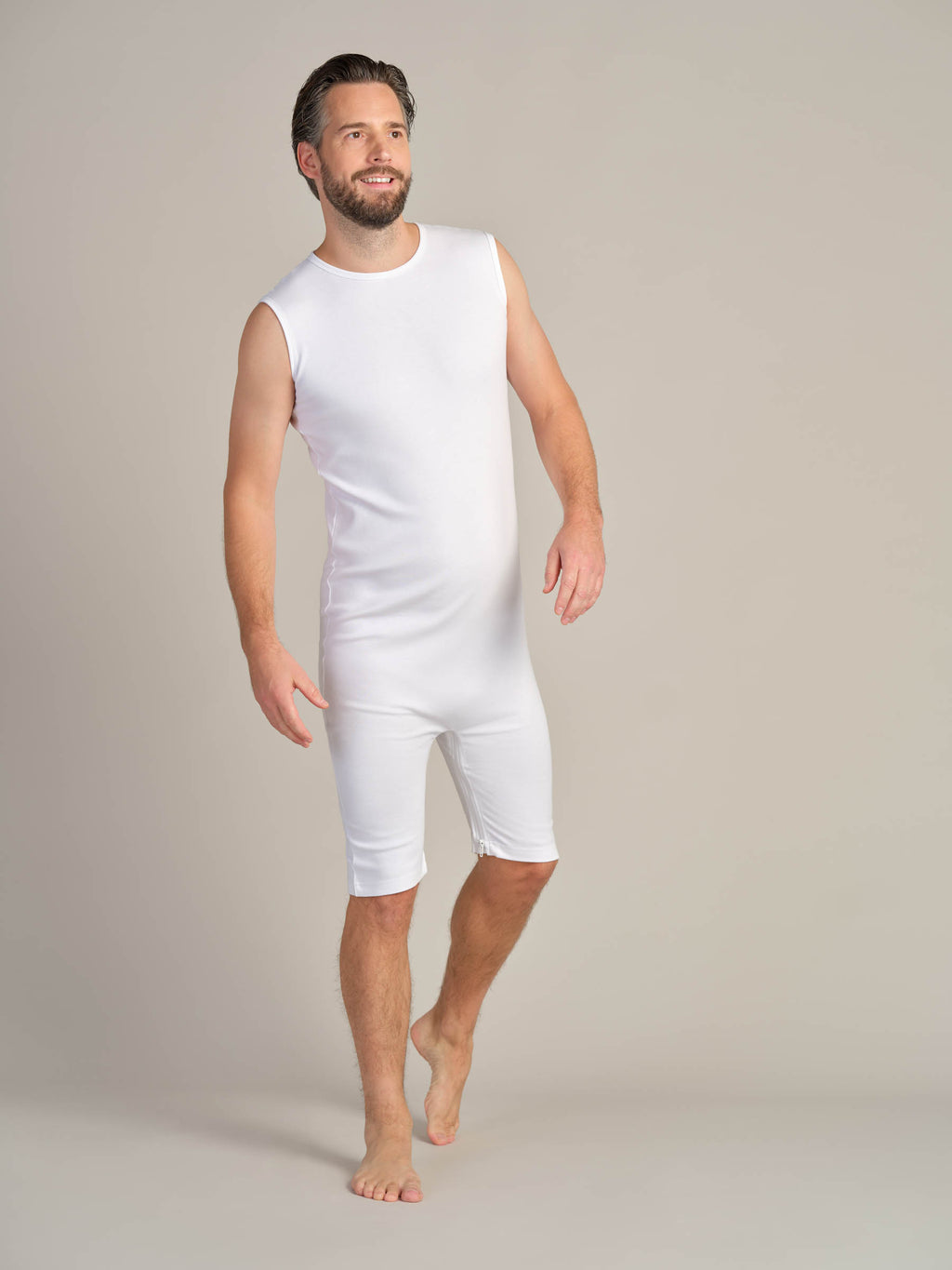 Bodysuit med glidelås i rygg/skritt og korte ben (2050)