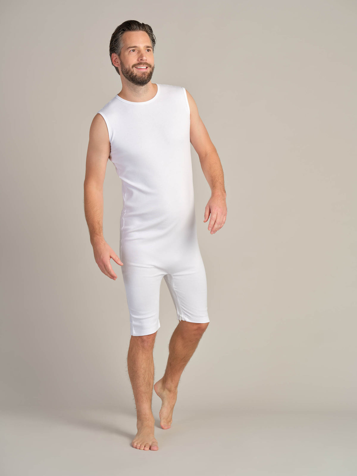 Bodysuit med glidelås i rygg/skritt og korte ben (2050)