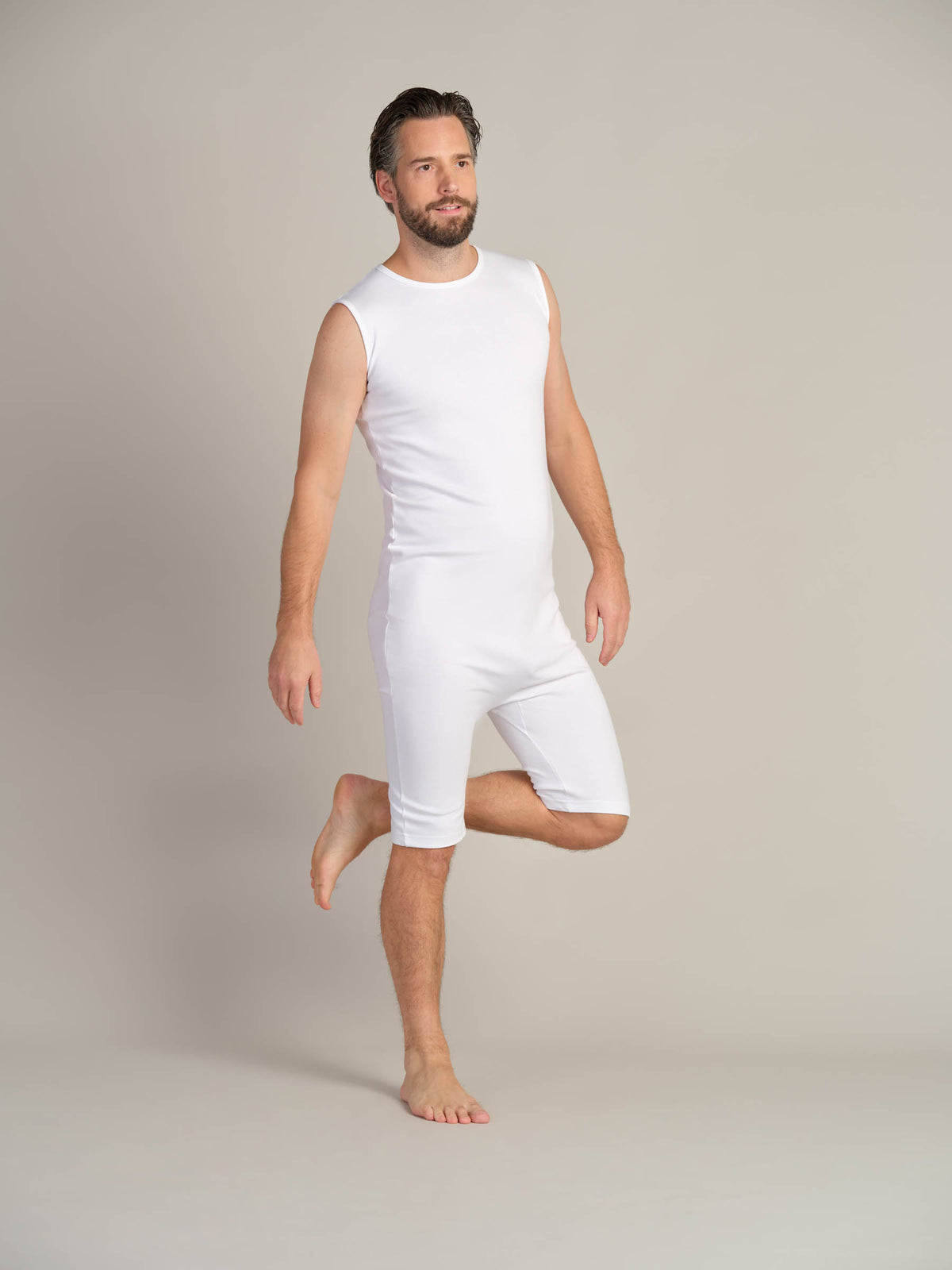 Bodysuit med glidelås bak og korte ben (2030)