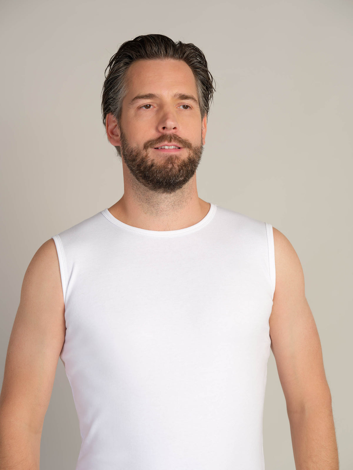 Bodysuit med glidelås bak og korte ben (2030)
