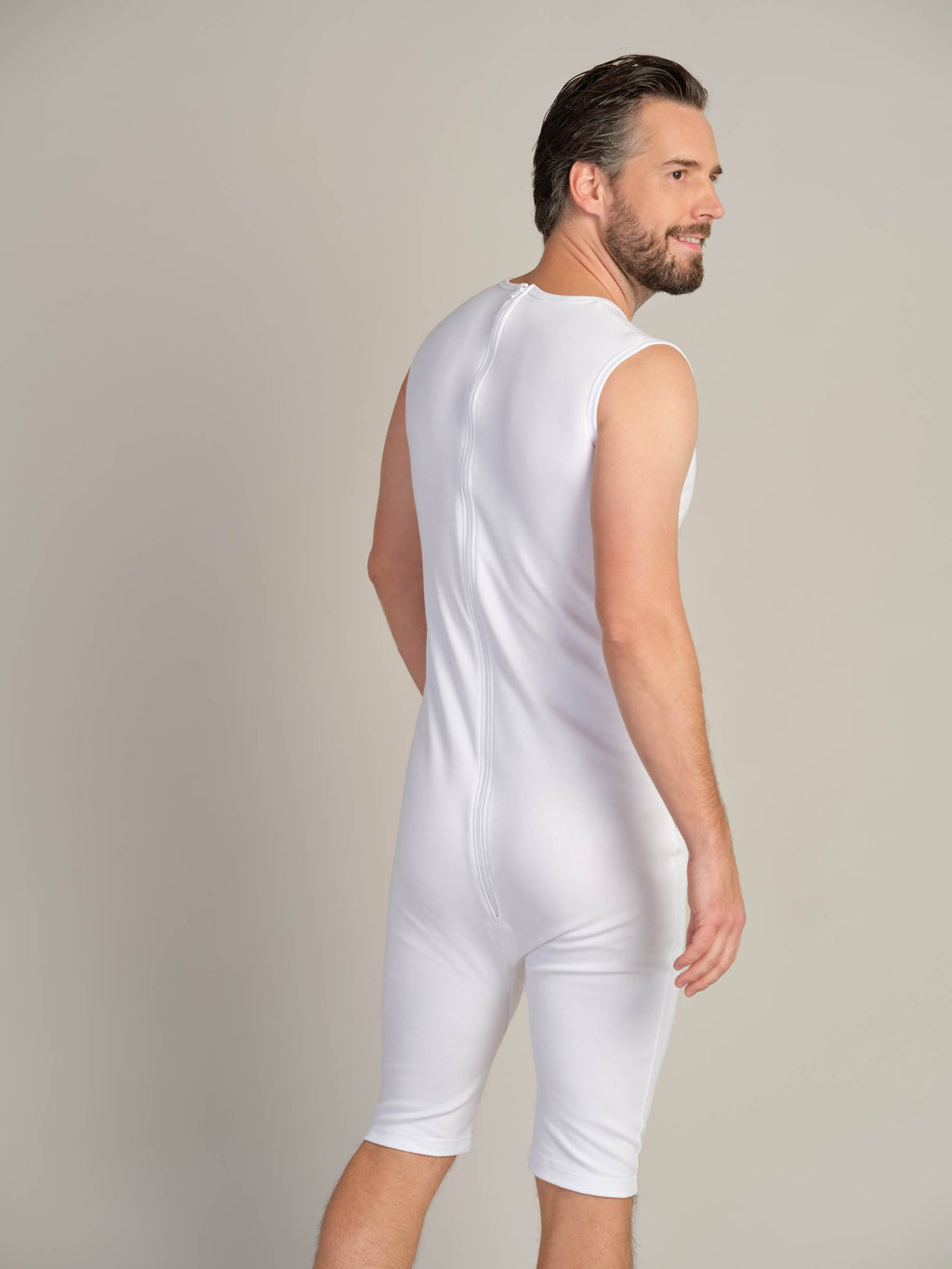 Bodysuit med glidelås bak og korte ben (2030)