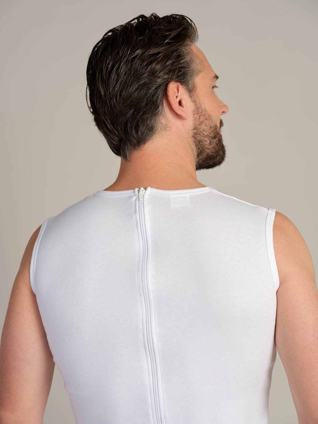 Bodysuit med glidelås bak og korte ben (2030)