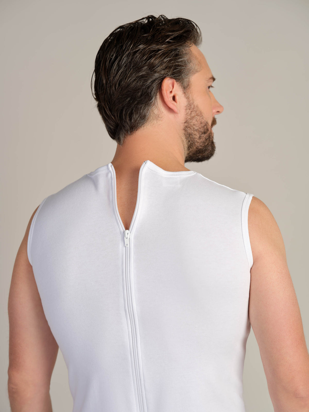 Bodysuit med glidelås bak og korte ben (2030)
