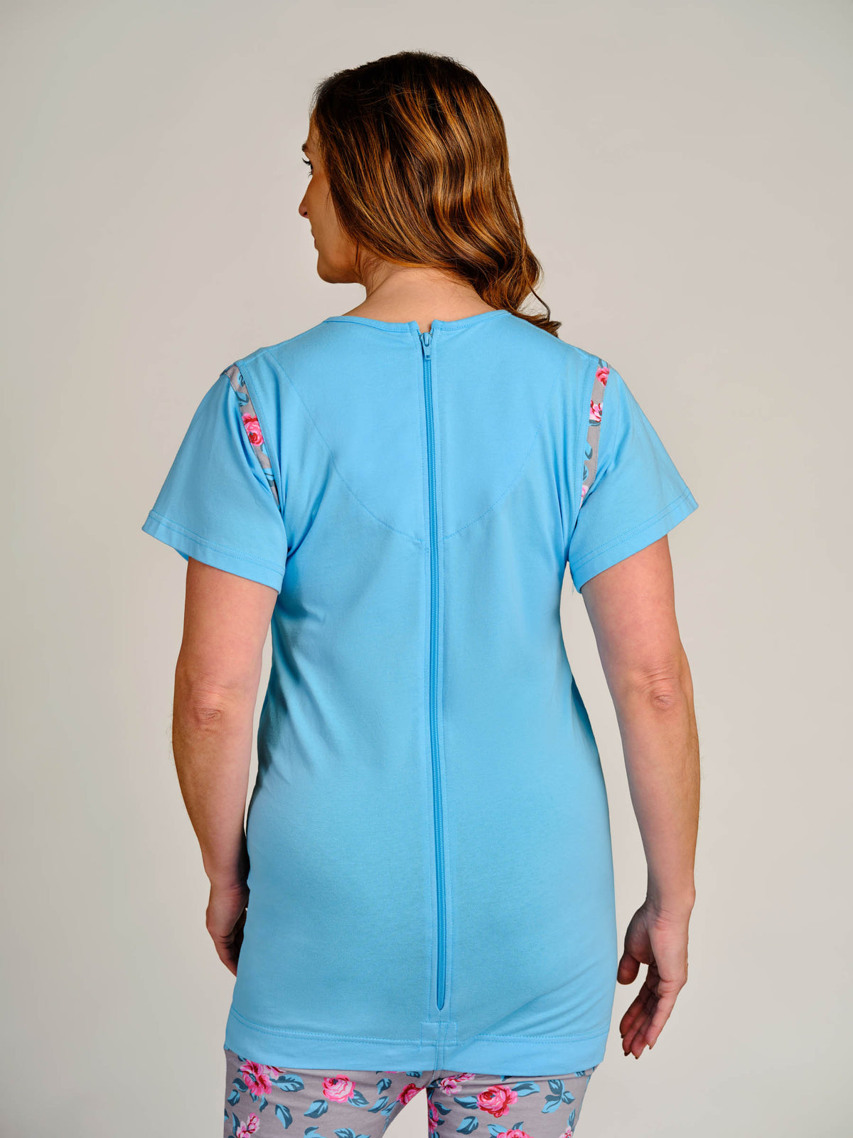 Damevariant: kortermet og kortbent hel drakt med mønster og glidelås bak (1054)