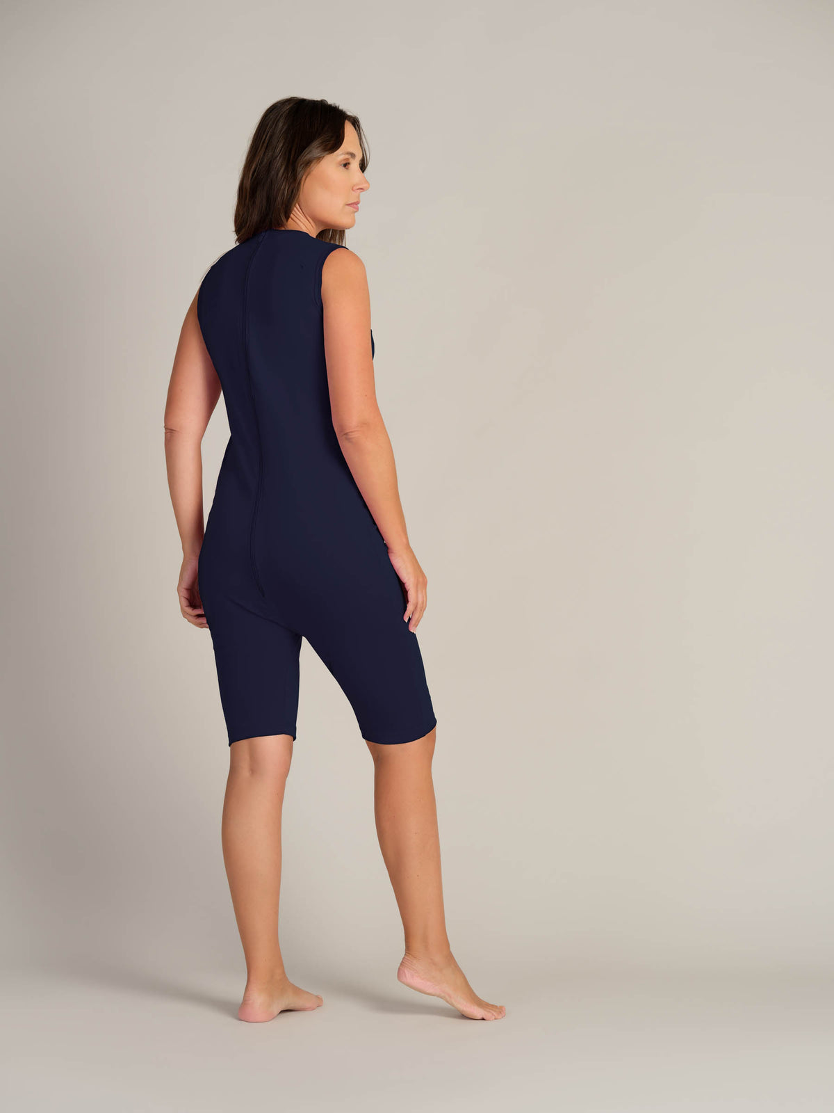 Bodysuit med glidelås bak og korte ben (2030)