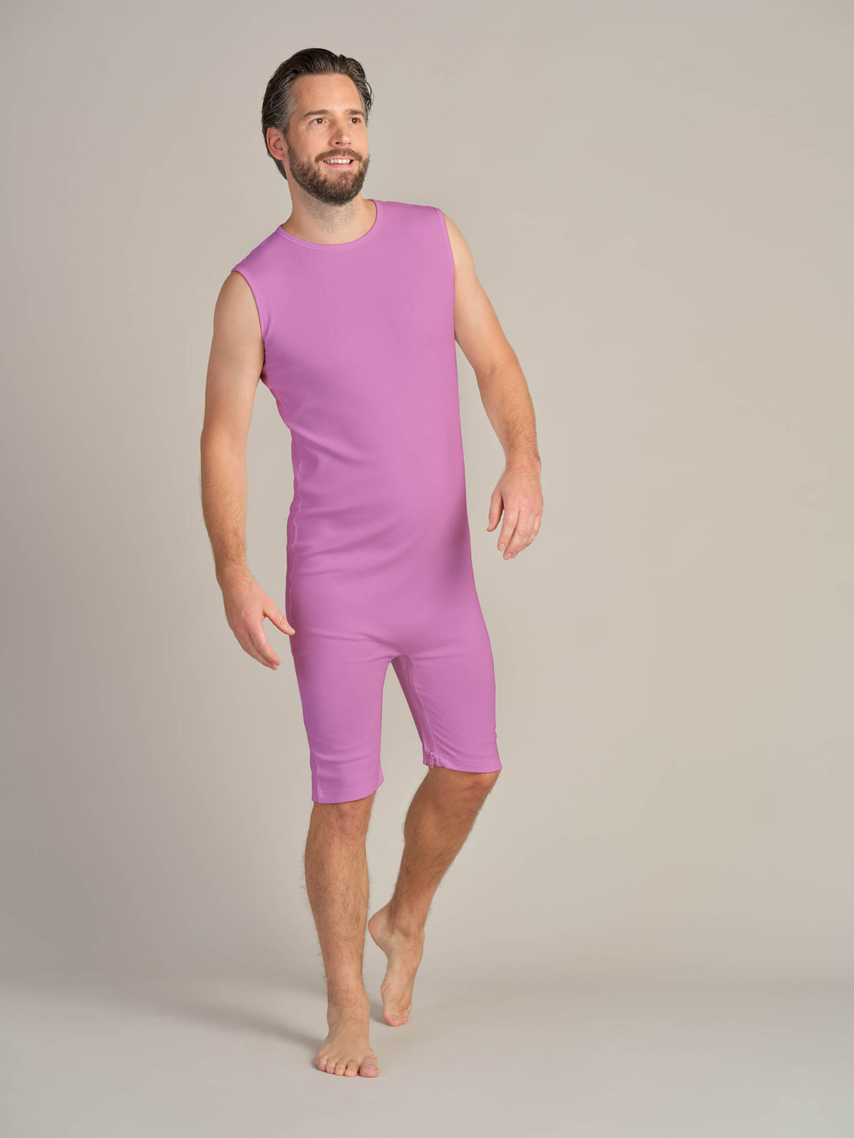 Bodysuit med glidelås i rygg/skritt og korte ben (2050)