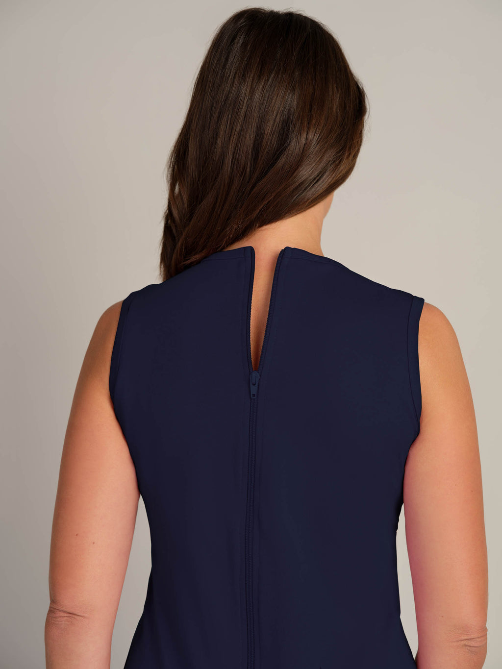 Bodysuit med glidelås bak og korte ben (2030)