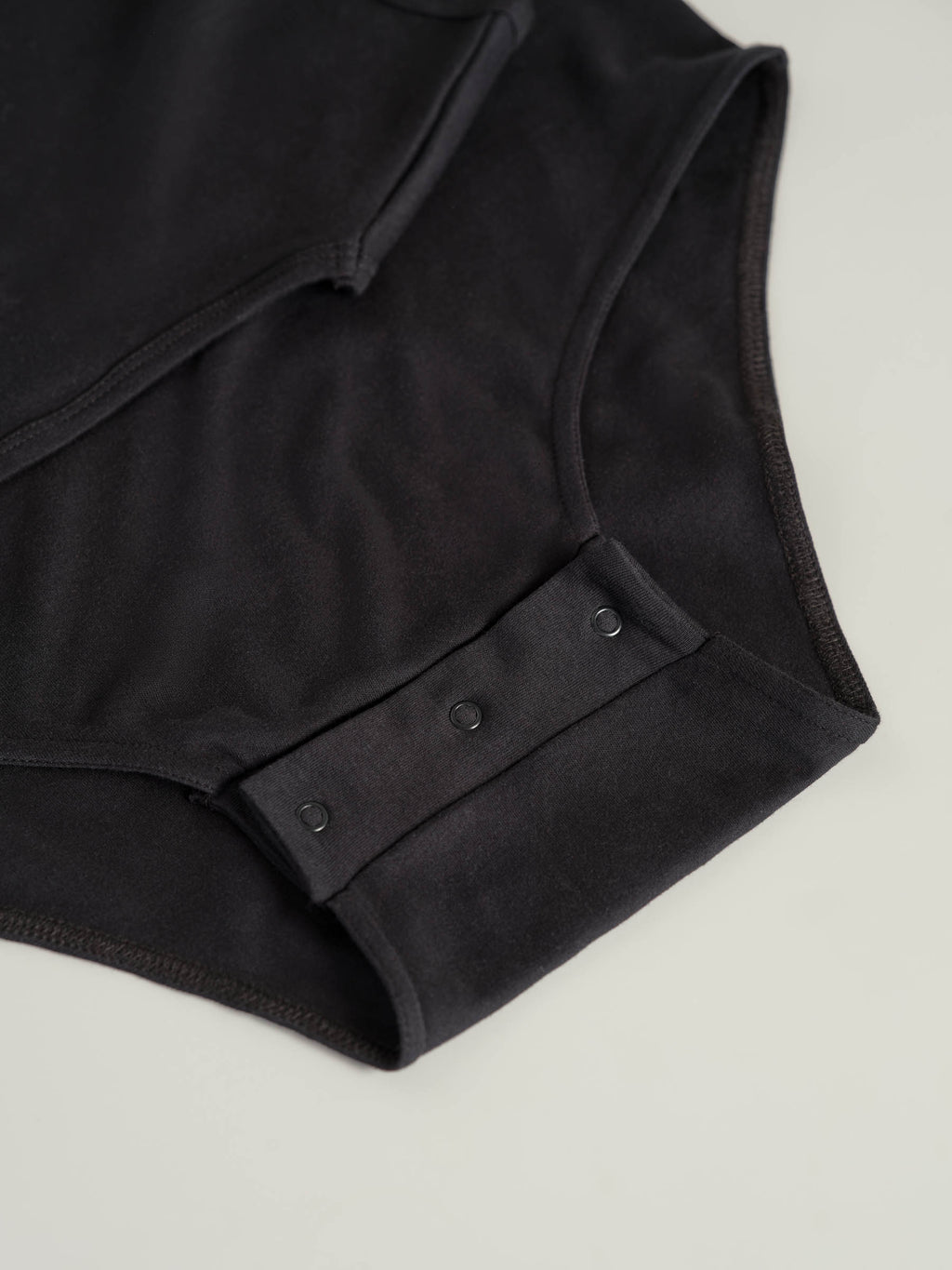 Bodysuit med trykknapper i skrittet (2010)