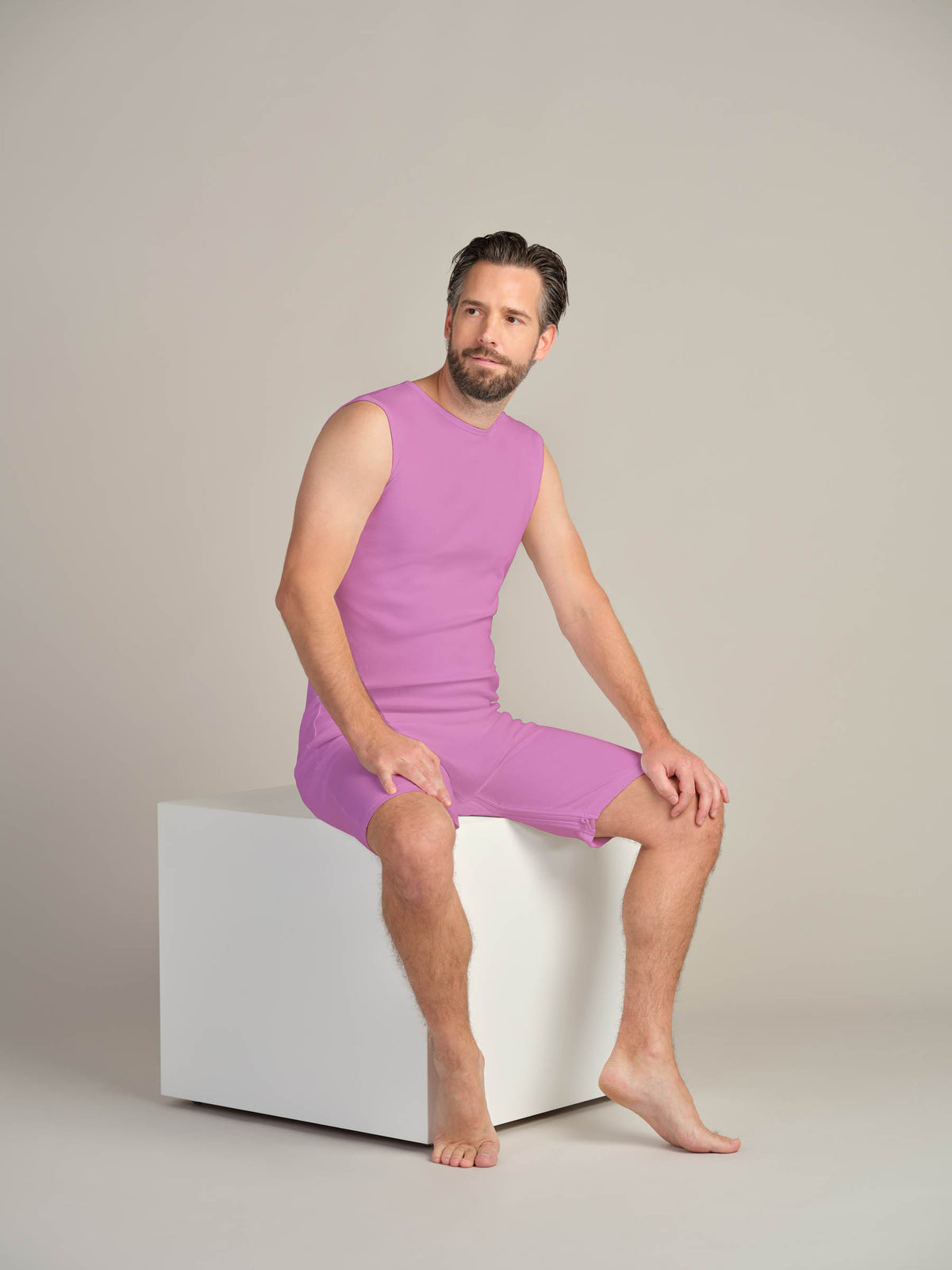 Bodysuit med glidelås i rygg/skritt og korte ben (2050)
