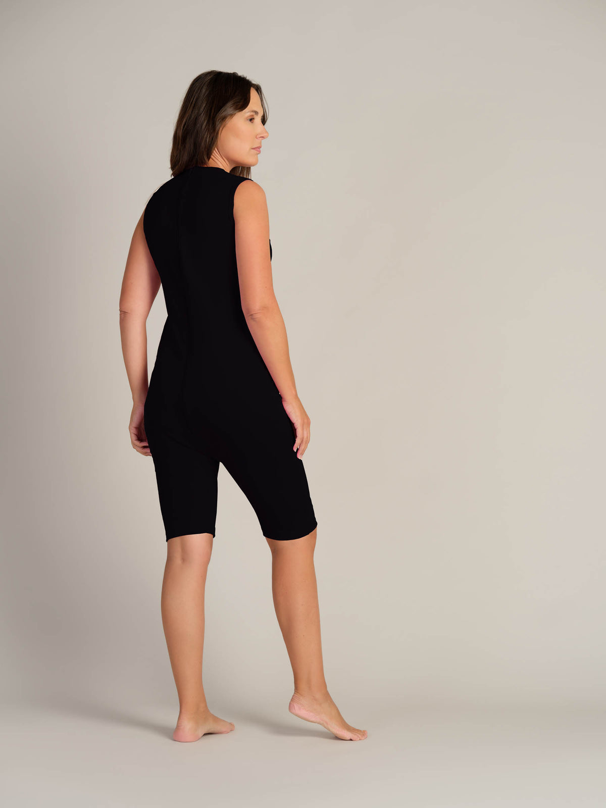 Bodysuit med glidelås bak og korte ben (2030)