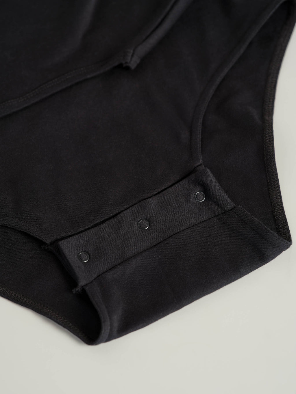 Bodysuit med trykknapper i skrittet (2010)